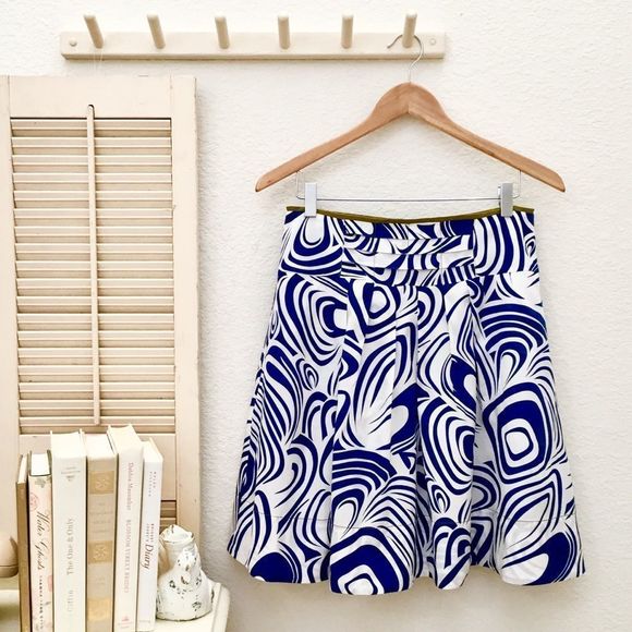 CAbi Swirl Graphic Print Lombard Skirt Style #470 - Picture 1 of 7